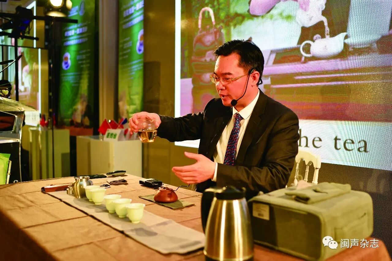 八马茶业董事长王文礼亲自上阵泡茶