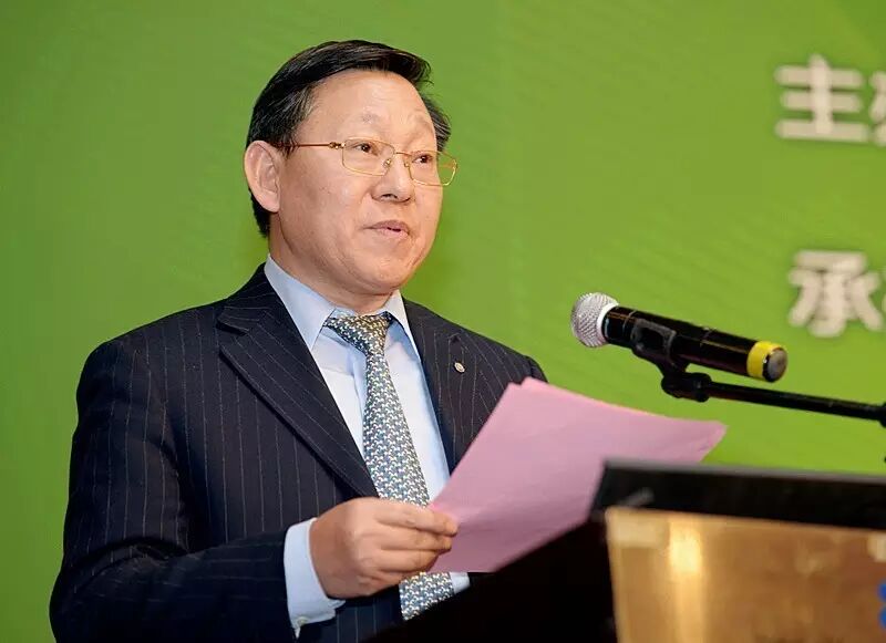 中国水泥协会秘书长崔星太在 "停止生产32.5等级