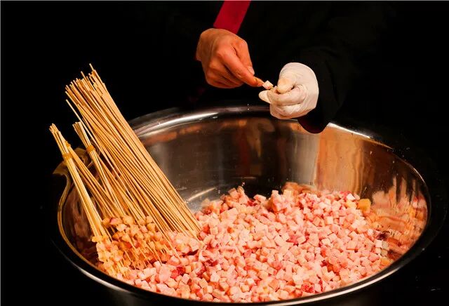 100000串免费送吉安一老板竟花了100万在儒林里开了家高逼格烧烤店