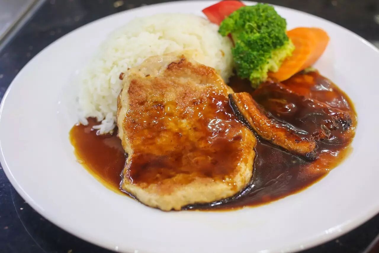 珠海有家港式茶餐厅样样精通天天爆场!