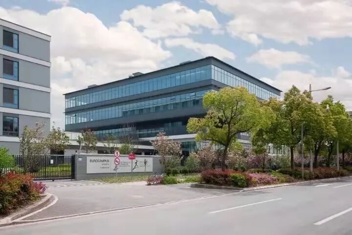 上海法国外籍人员子女学校详细介绍是一所由家长理事会管理的非盈利性