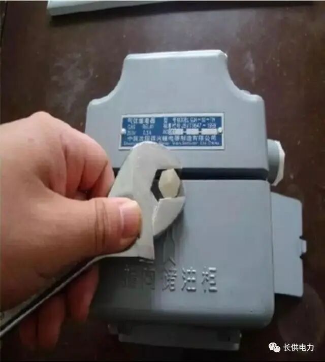 手把手教你主变本体瓦斯继电器取气方法，看这个就够了！的图20