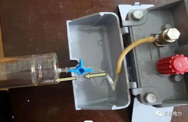 手把手教你主变本体瓦斯继电器取气方法，看这个就够了！的图11