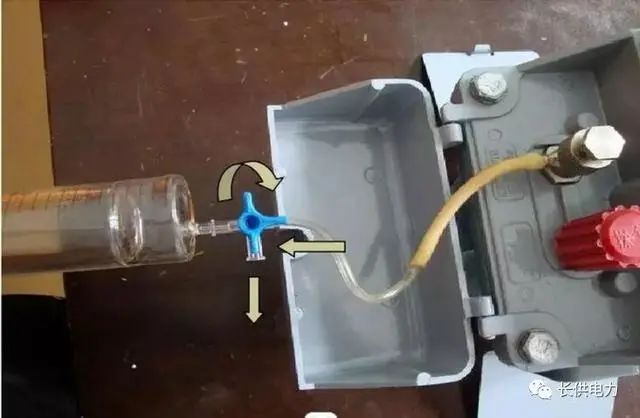 手把手教你主变本体瓦斯继电器取气方法，看这个就够了！的图13