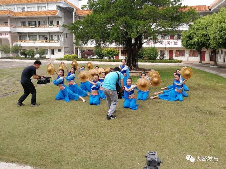 厉害了咸水歌要上央视了摄制组走进大鳌拍摄速度围观