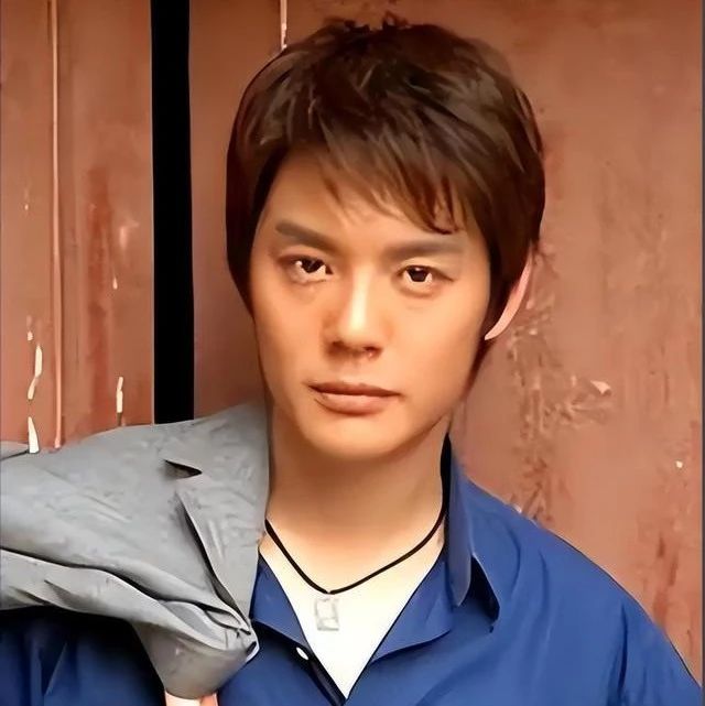 离婚8年后,程愫深夜分享喜讯,傅程鹏如今已难追