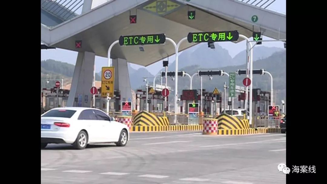 柳州：无ETC车辆多，人工收费通道大排长龙
