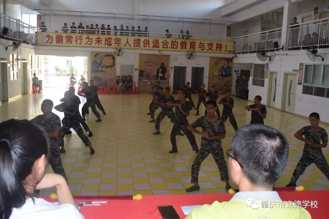 立德学校六月军演汇演，通过考核练就学生的健康体魄，美好的品德，造就完善人格。