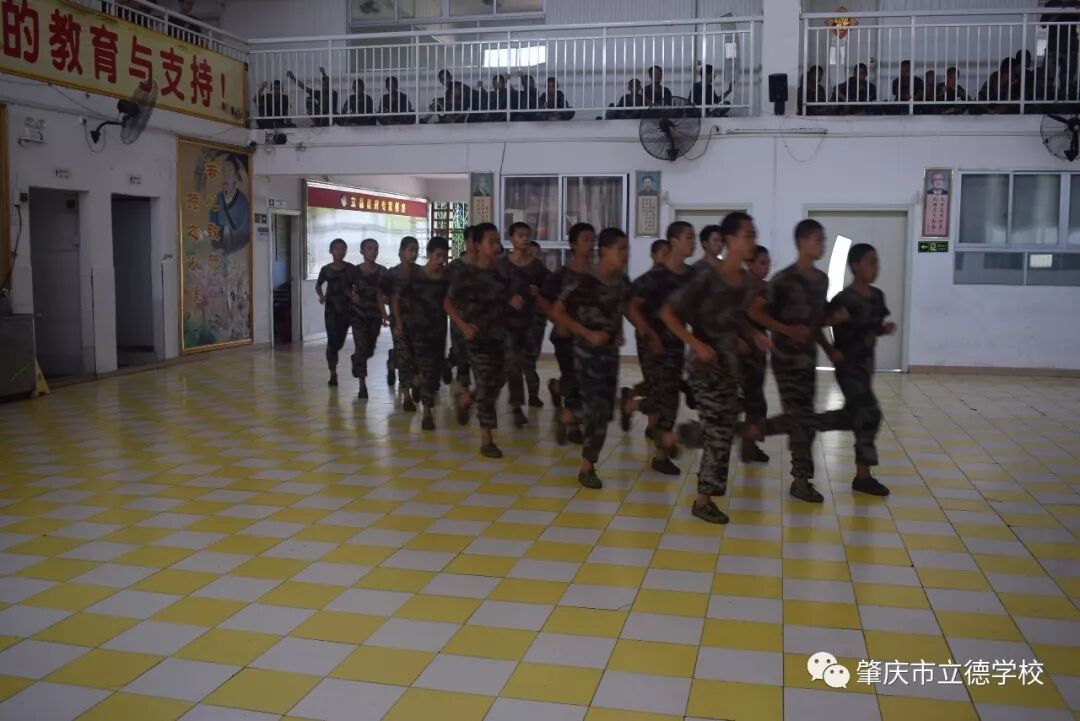 立德学校六月军演汇演，通过考核练就学生的健康体魄，美好的品德，造就完善人格。