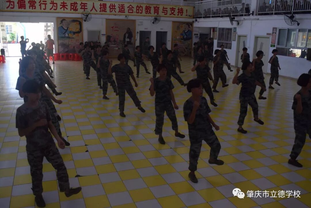 立德学校六月军演汇演，通过考核练就学生的健康体魄，美好的品德，造就完善人格。