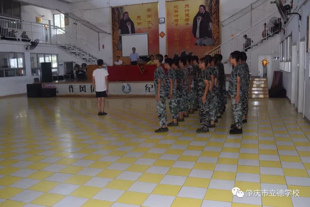 立德学校六月军演汇演，通过考核练就学生的健康体魄，美好的品德，造就完善人格。