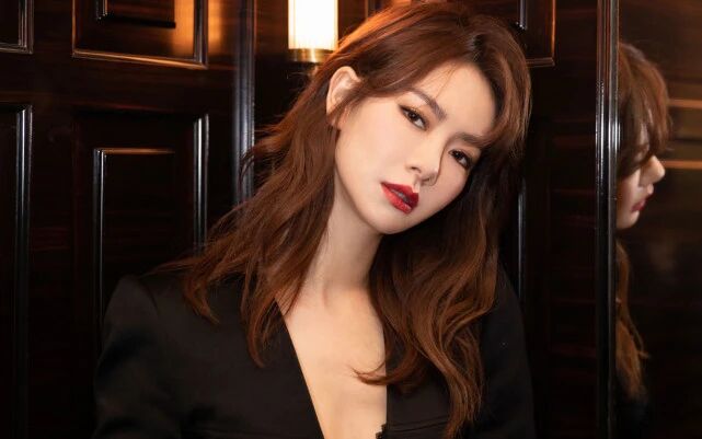 戚薇“富养”女儿，颖儿“穷养”女儿，俩孩子的差距并非一点点