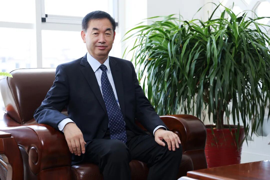 董事长,总裁袁仲雪赛轮集团股份有限公司党委书记,董事长张金楼,青岛