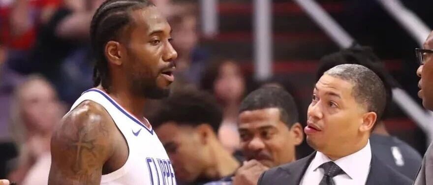 新官上任，卢指导该不该把火烧向小卡？