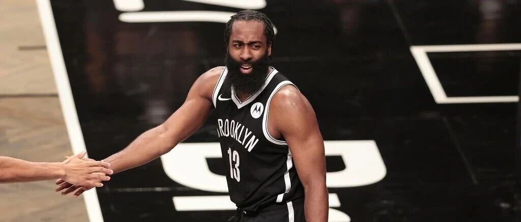 恭喜篮网三巨头首胜，但哈登这么打能行吗？