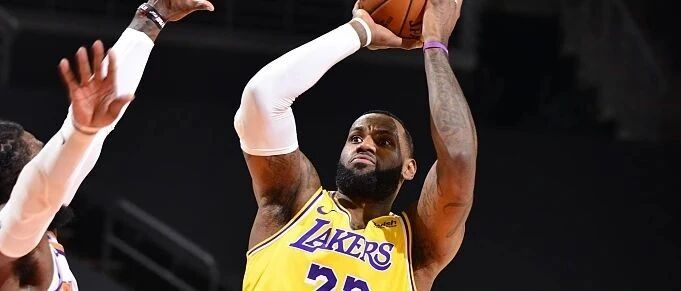 詹皇首秀隐藏信息：人到36岁学乔丹科比暮年打法