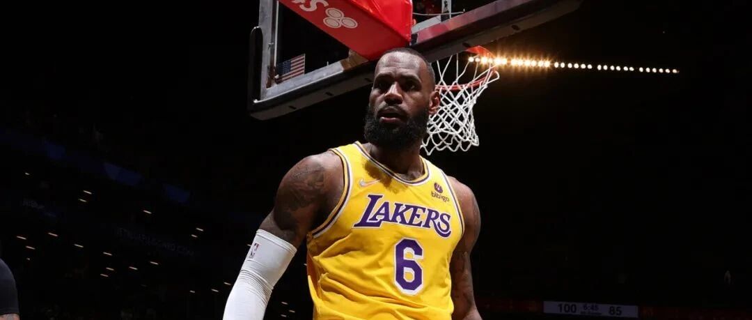 说好的三英战吕布，最后变詹姆斯大战詹姆斯