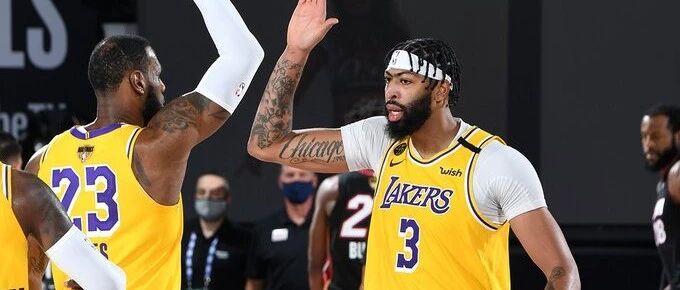 给詹皇一个浓眉 他可以撬动地球