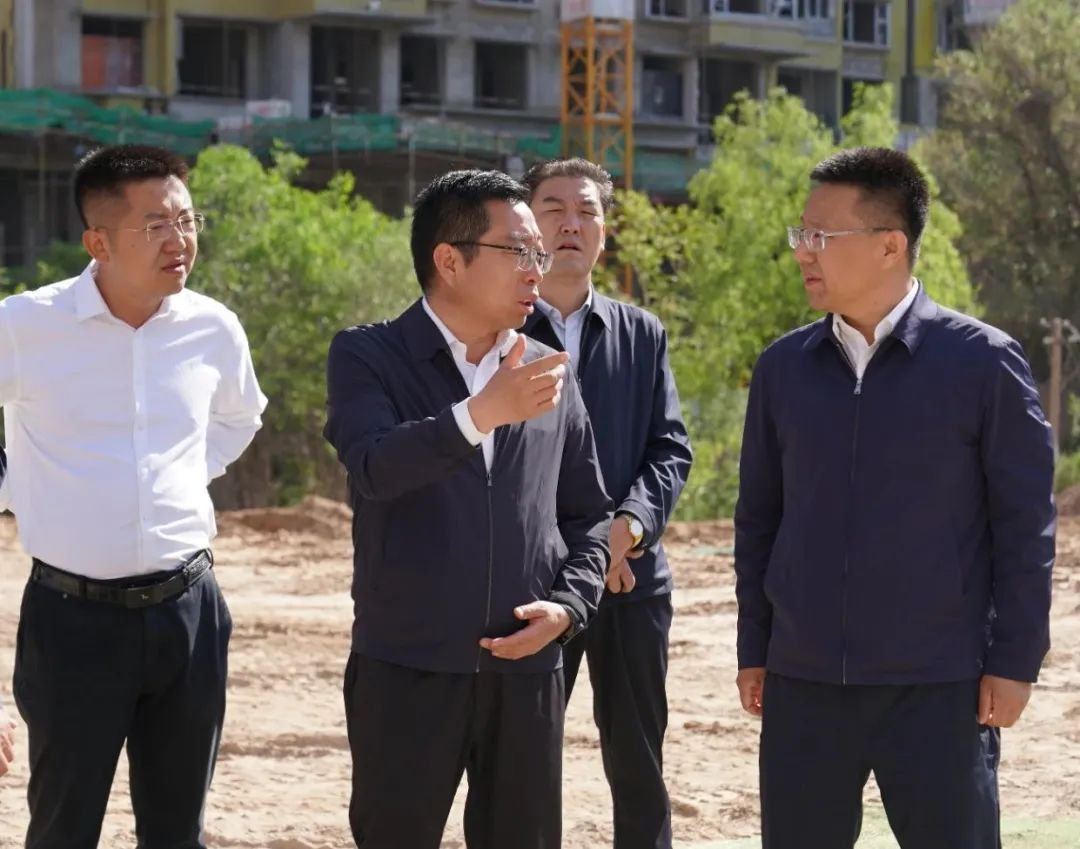 崔峰巍调研恒大在建项目和住宅小区遗留问题及棚户区改造工作