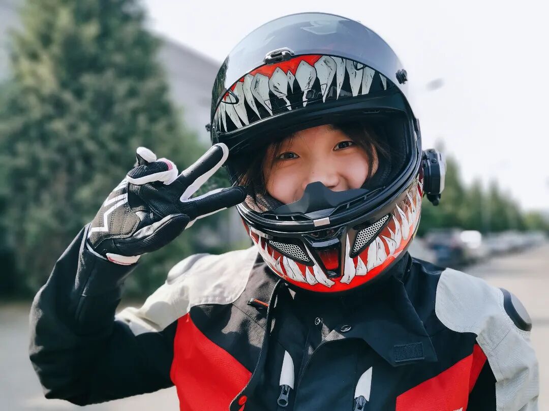 王禹涵"来到重案支队后,有过紧张刺激的抓捕时刻,但更多的是坚守