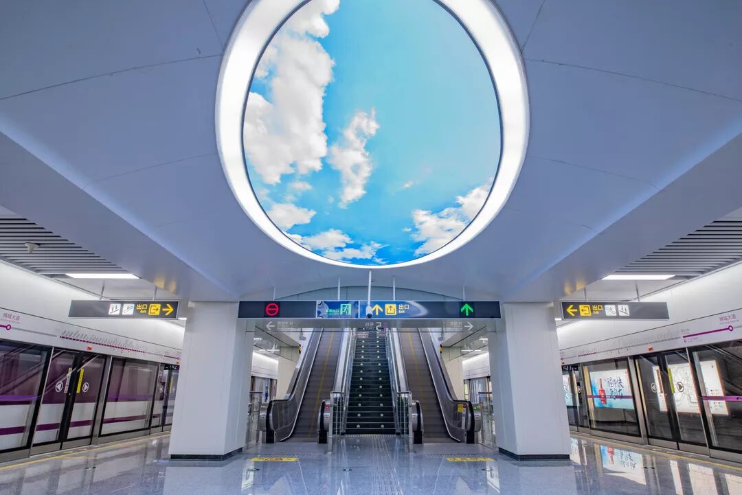 地铁5号线、10号线二期车站“华丽”亮相