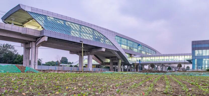 地铁5号线、10号线二期车站“华丽”亮相