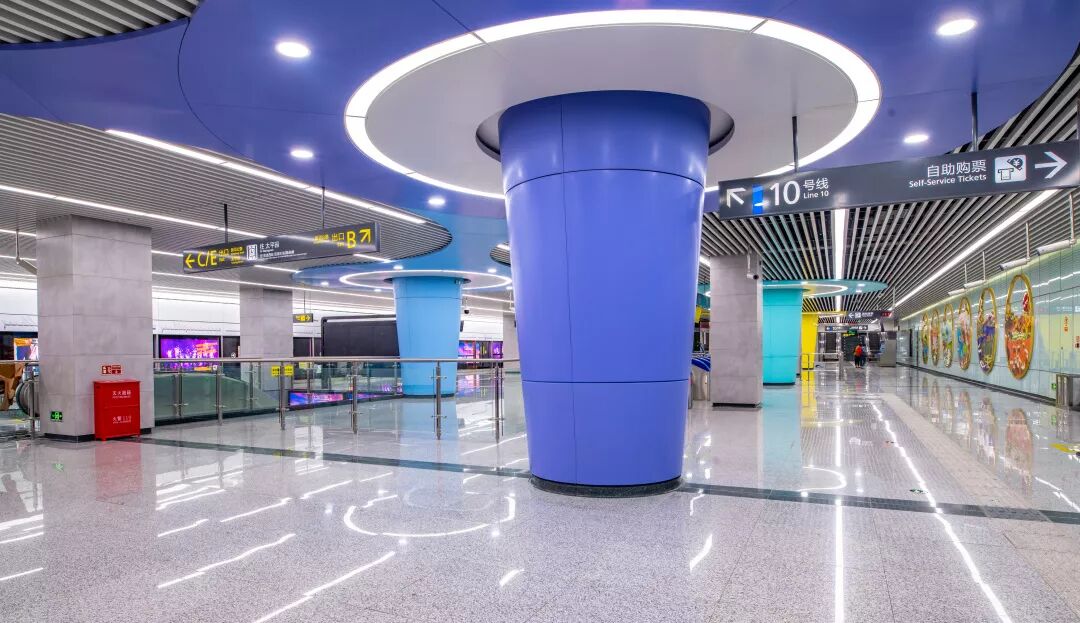 地铁5号线、10号线二期车站“华丽”亮相