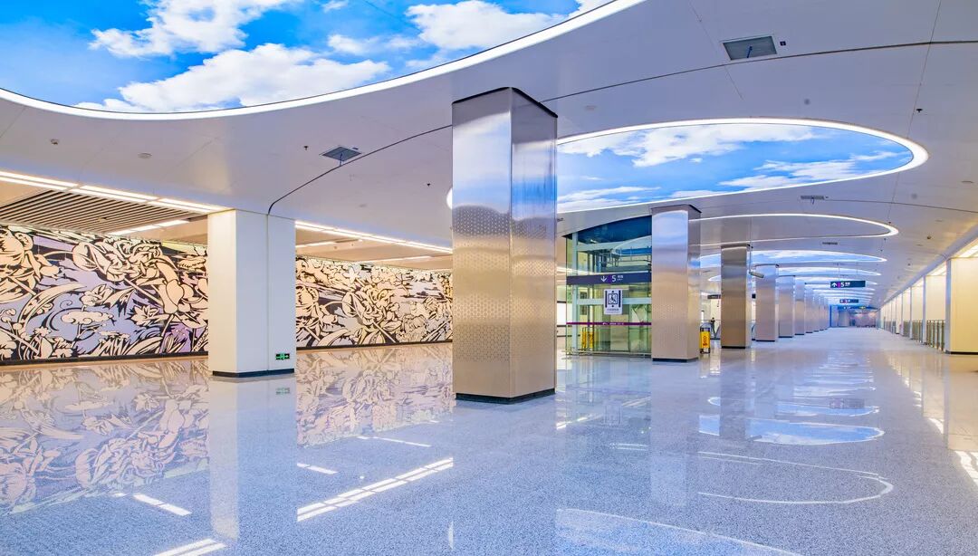 地铁5号线、10号线二期车站“华丽”亮相