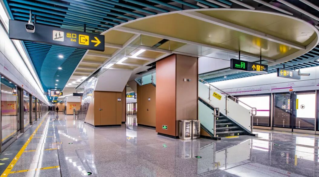 地铁5号线、10号线二期车站“华丽”亮相