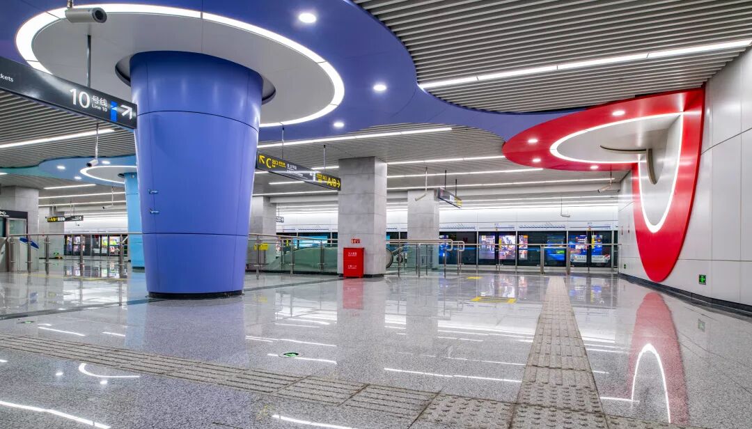 地铁5号线、10号线二期车站“华丽”亮相