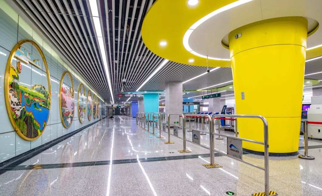 地铁5号线、10号线二期车站“华丽”亮相