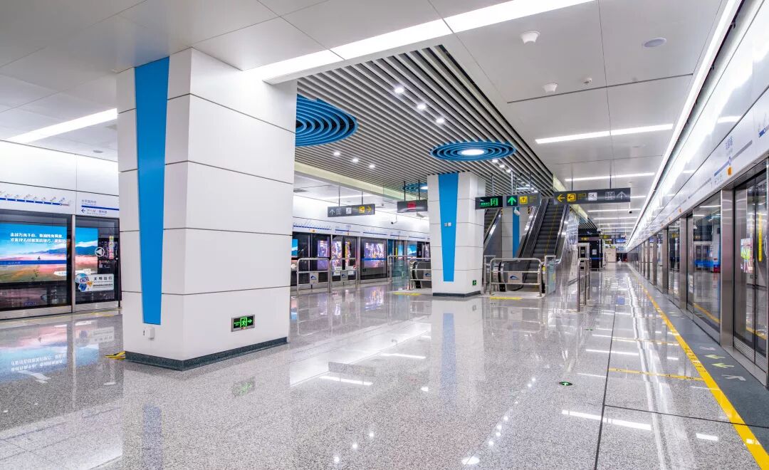 地铁5号线、10号线二期车站“华丽”亮相