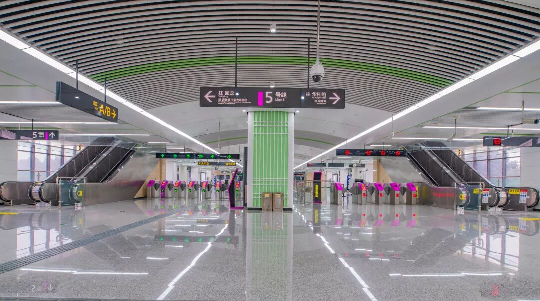地铁5号线、10号线二期车站“华丽”亮相