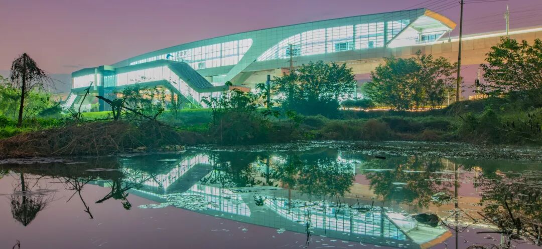 地铁5号线、10号线二期车站“华丽”亮相