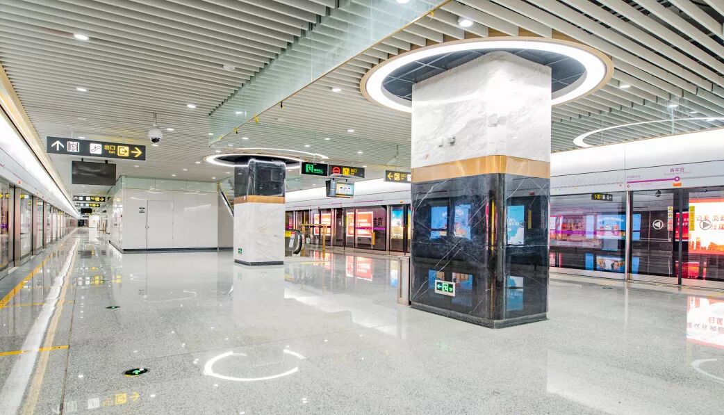 地铁5号线、10号线二期车站“华丽”亮相