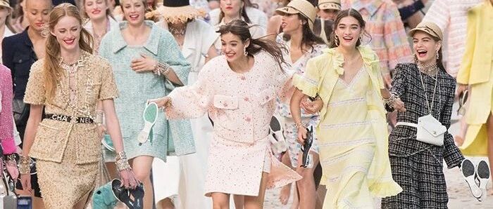 今年裙子流行“剪一刀”，太太太太撩了！