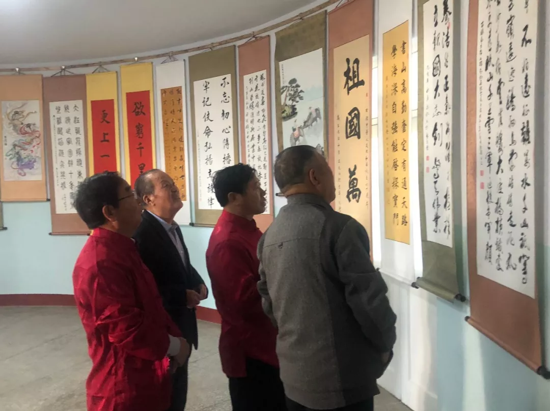内蒙古四子王旗老年书画协会举办“迎新年 庆祝毛泽东诞辰126周年书画展” 内蒙古四子王旗老年书画协会举办“迎新年 庆祝毛泽东诞辰126周年书画展”