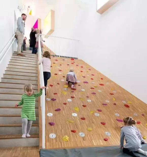 【樓梯設計】幼兒園樓梯竟然是這樣設計的！創意、愛玩兩不誤！ 家居 第72張