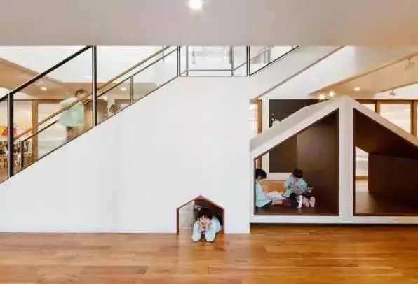 【樓梯設計】幼兒園樓梯竟然是這樣設計的！創意、愛玩兩不誤！ 家居 第80張