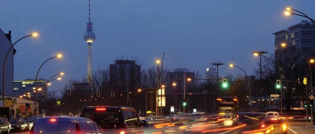 智慧灯杆点亮千亿市场 迎来自动驾驶新机遇