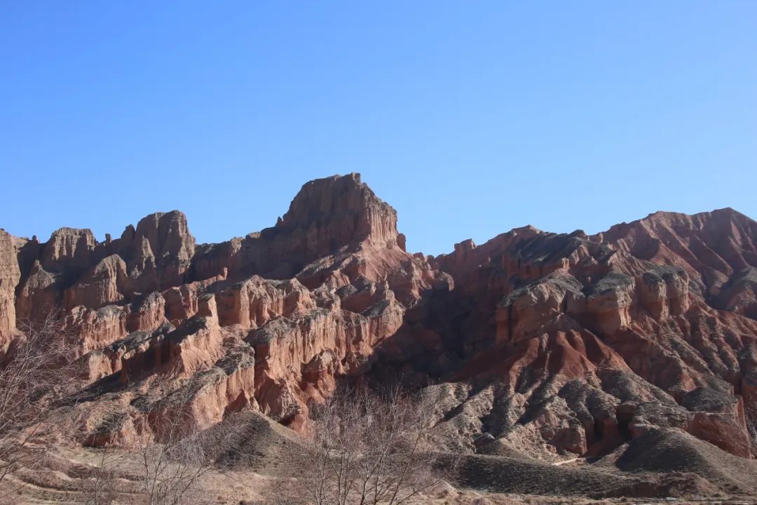 香园农庄的农家院,每年3月开始,到阿什贡七彩峰丛景区的游客陆续增多