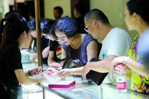 ���������ӵ��ŵ��㣬����䲢����Խ��Խ��