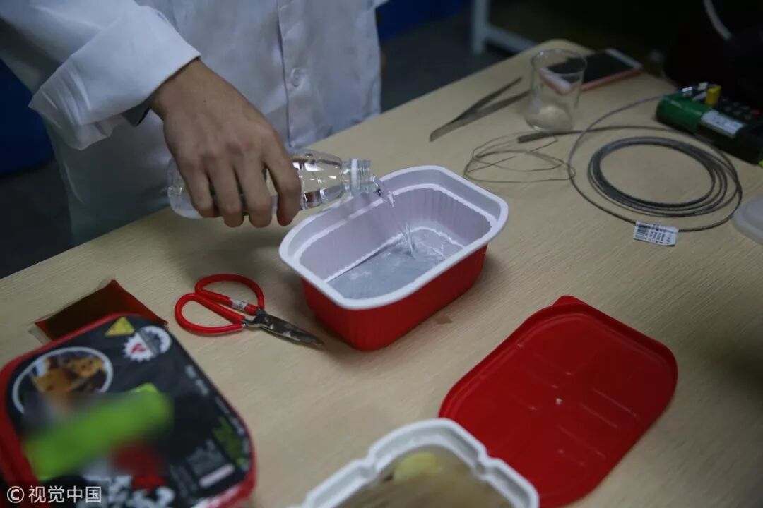 风靡国内的自热火锅，危害堪比炸弹