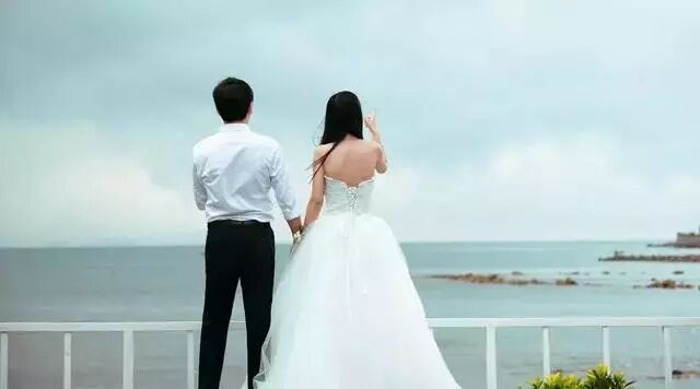 梦见与男友分手半月后他竟结婚，梦境背后的情感解析与自我成长