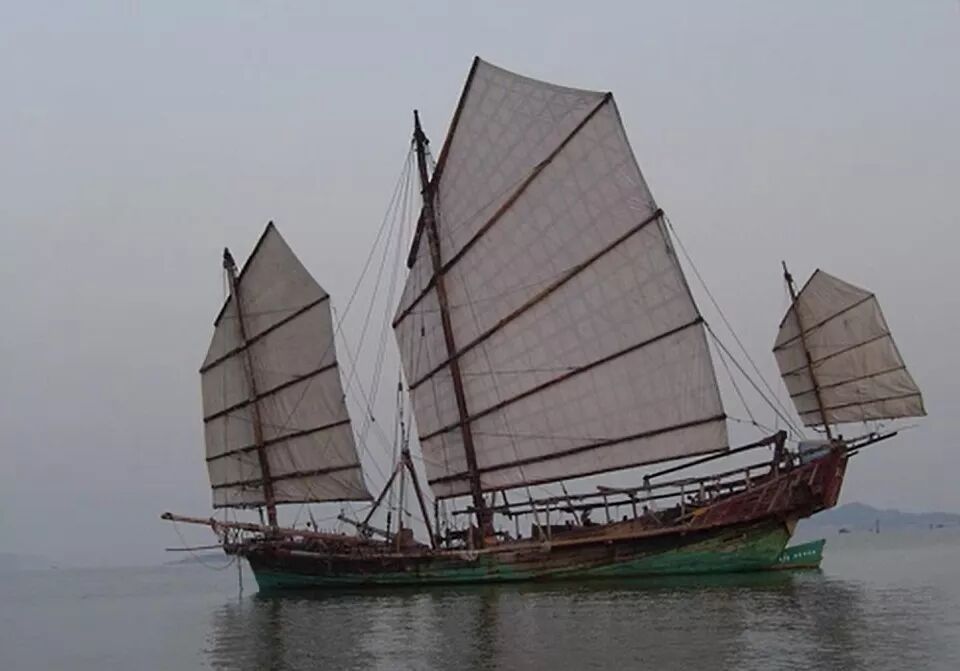 如果从船底结构特征来说,我国的海船其实可区分为平底船和尖底船两大