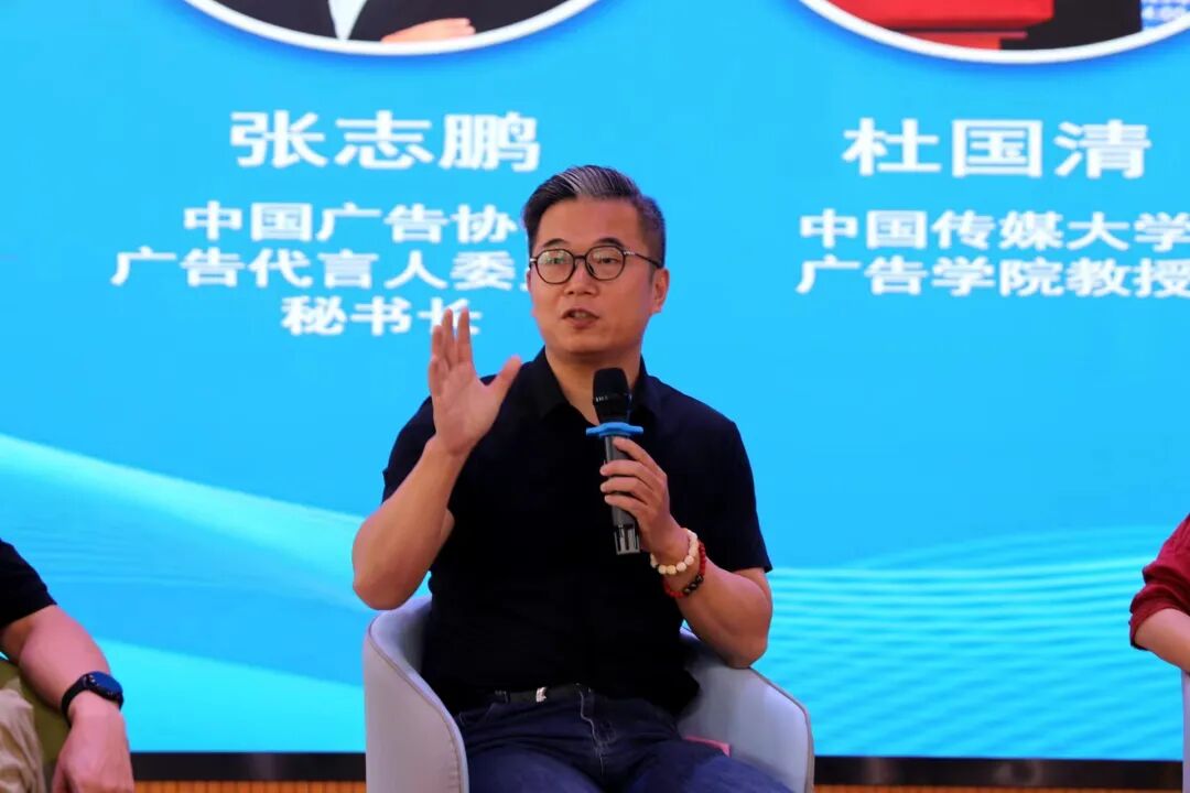 各位高校专家颁发客座教授聘书,银川科技学院与青橙于蓝(成都)品牌营