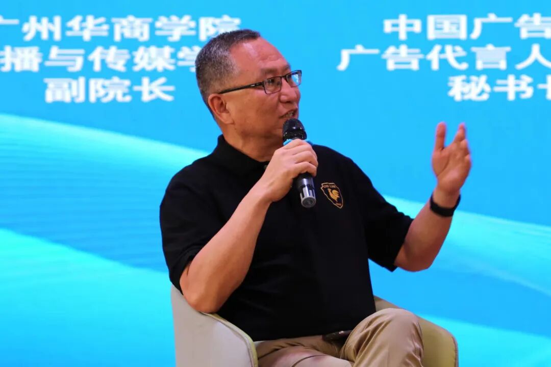 各位高校专家颁发客座教授聘书,银川科技学院与青橙于蓝(成都)品牌营