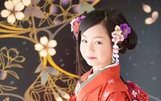 古装剧中的常客 日式つまみ细工花簪 以布为载体写尽发间的诗意 艺文新消费 微信公众号文章阅读 Wemp