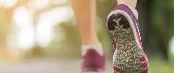 鞋底的秘密：从鞋底磨损看你的步态