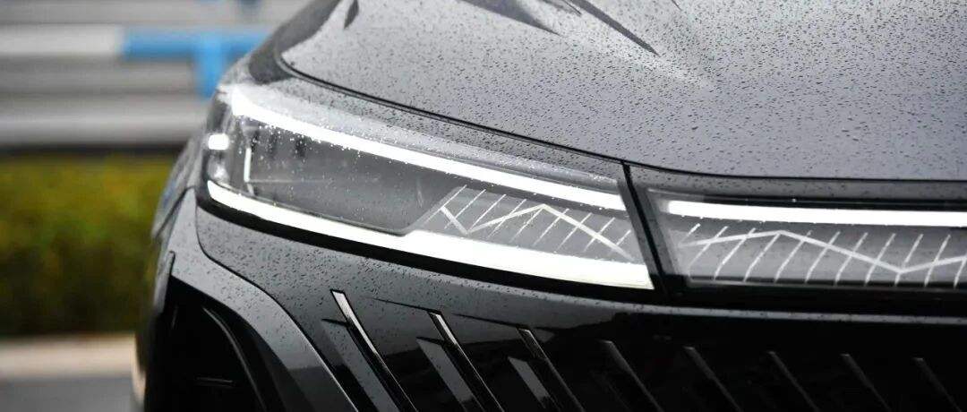 当我过年捧着一堆年货挤公交时，不禁在想，假如我过年时有一辆车，它会是谁？